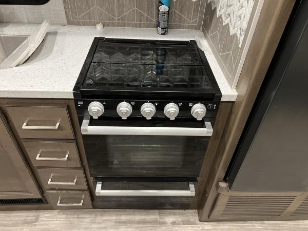 2022 Thor Hurricane Class A Motorhome - Image 20