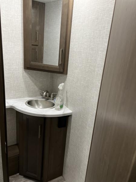 2022 Thor Hurricane Class A Motorhome - Image 30