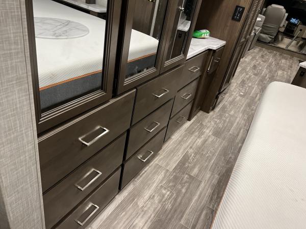 2022 Thor Hurricane Class A Motorhome - Image 24