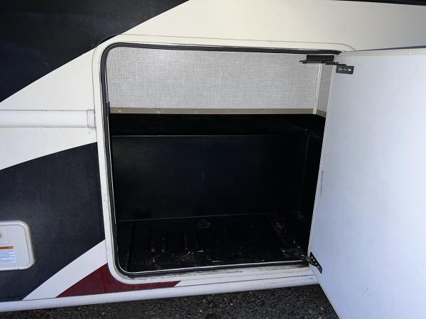 2022 Thor Hurricane Class A Motorhome - Image 50