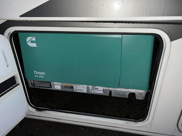 2022 Thor Hurricane Class A Motorhome - Image 49