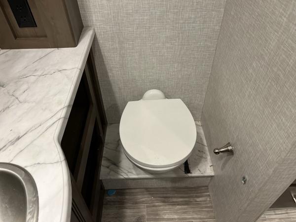 2022 Thor Hurricane Class A Motorhome - Image 29