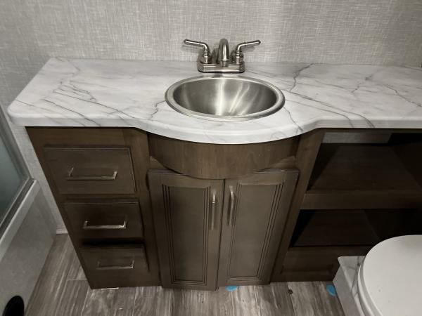 2022 Thor Hurricane Class A Motorhome - Image 33