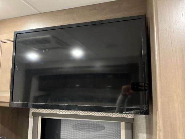 2022 Thor Hurricane Class A Motorhome - Image 25