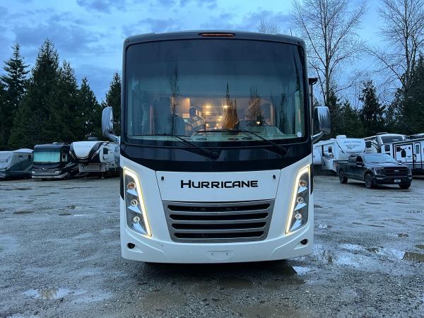 2022 Thor Hurricane Class A Motorhome - Image 3