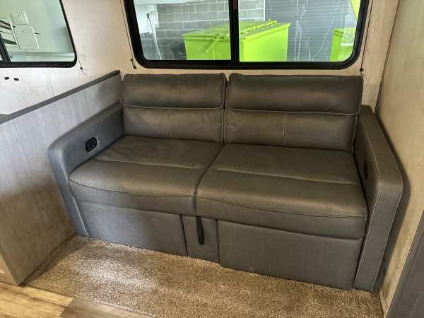 2022 Coleman Lantern 295 Travel Trailer - Image 12