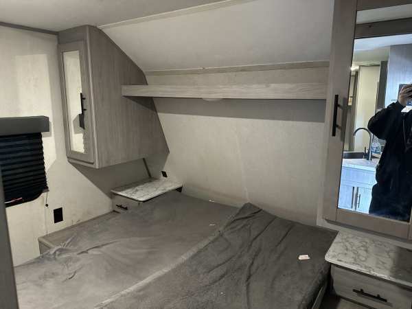 2022 Coleman Lantern 295 Travel Trailer - Image 11