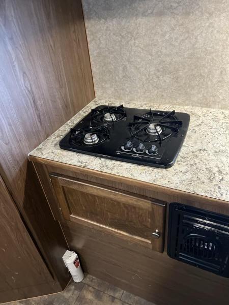 2018 80WSL Travelaire Camper - Image 13