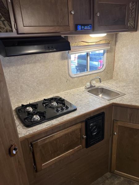 2018 80WSL Travelaire Camper - Image 11