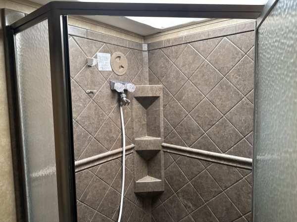 2008 Forest River Cardinal 35SB - Image 27