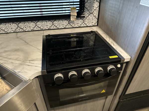 2022 Coleman Lantern 295 Travel Trailer - Image 14