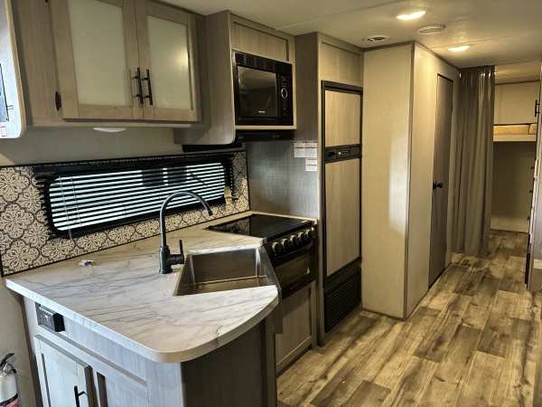 2022 Coleman Lantern 295 Travel Trailer - Image 7