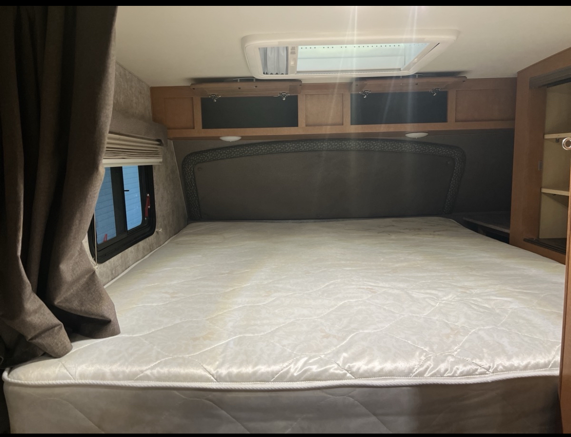 2019 Alpine Adventure Camper - Image 12