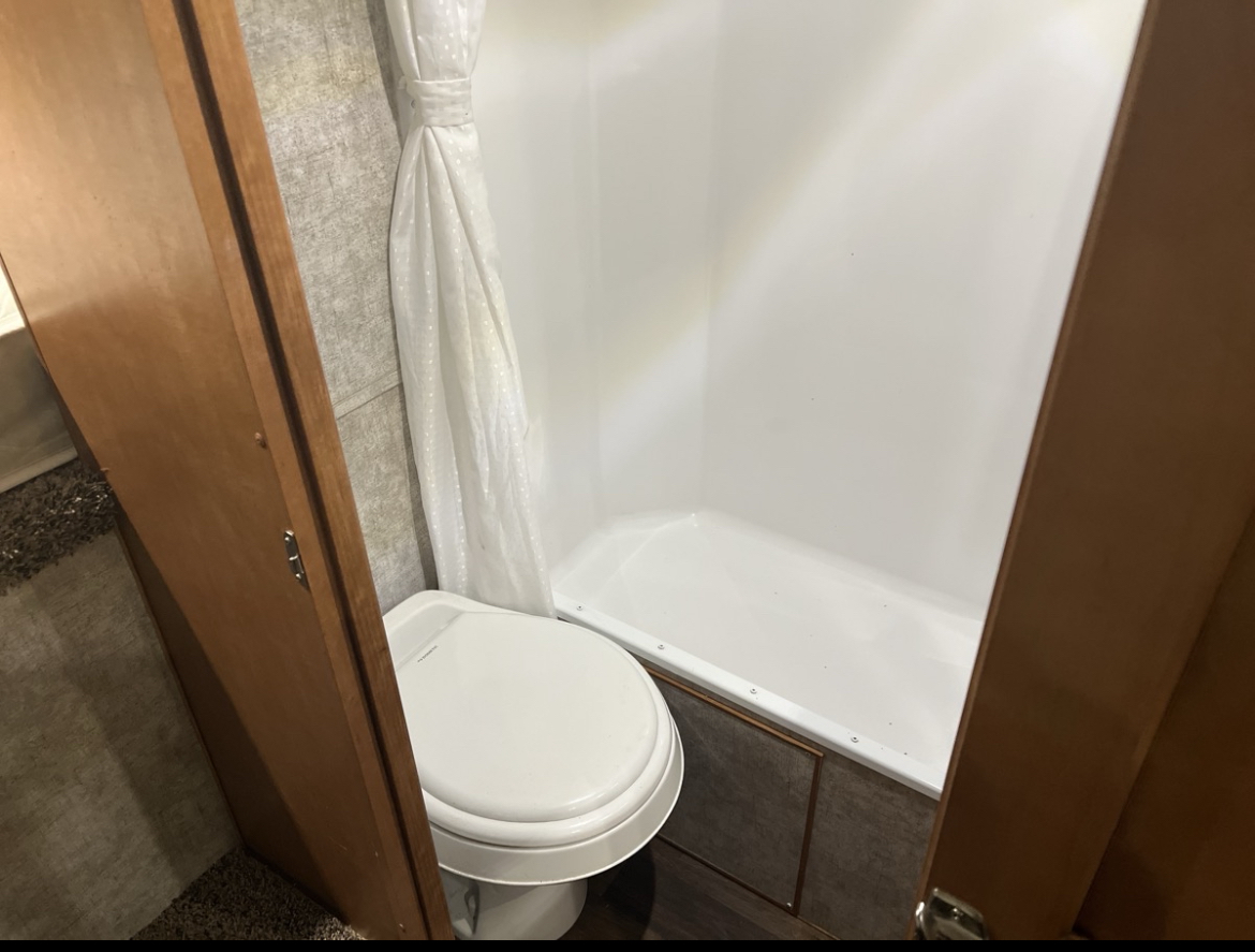 2019 Alpine Adventure Camper - Image 13