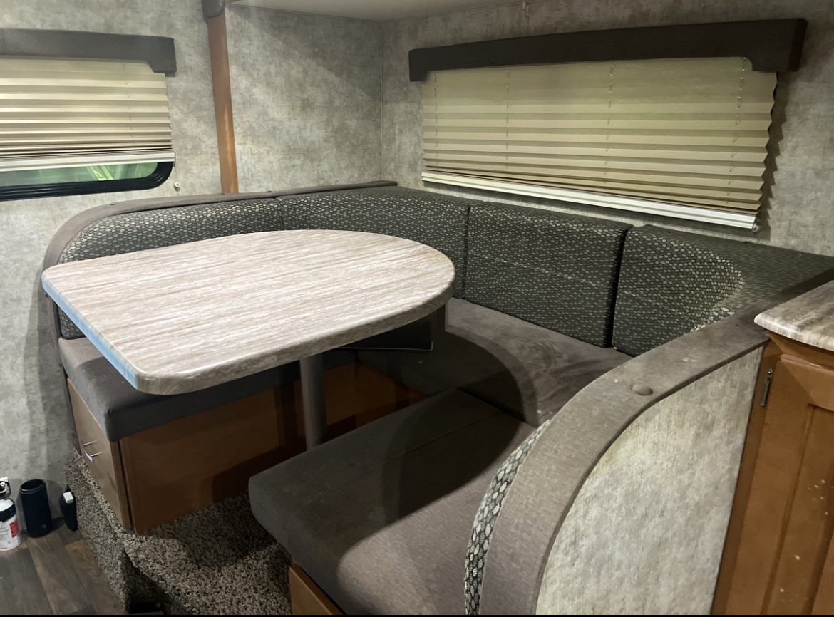 2019 Alpine Adventure Camper - Image 14