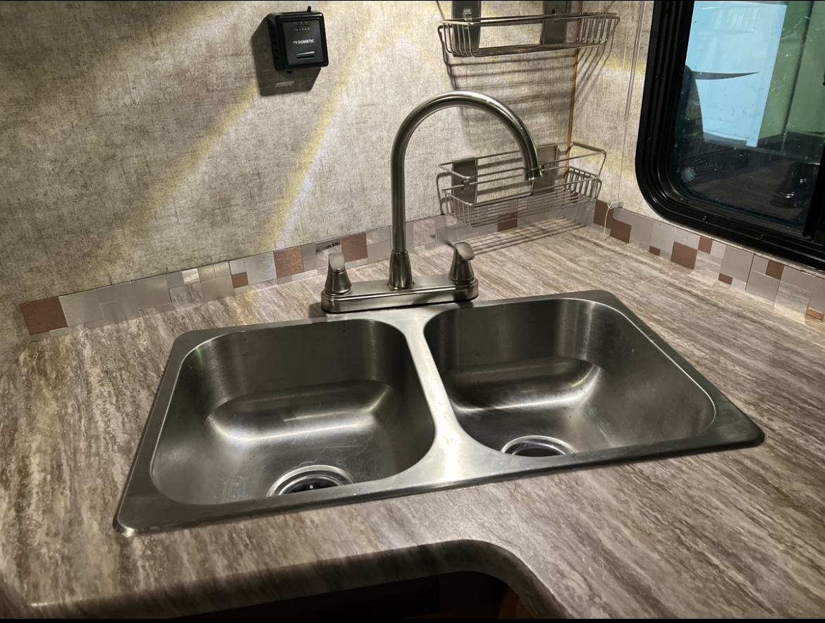 2019 Alpine Adventure Camper - Image 9