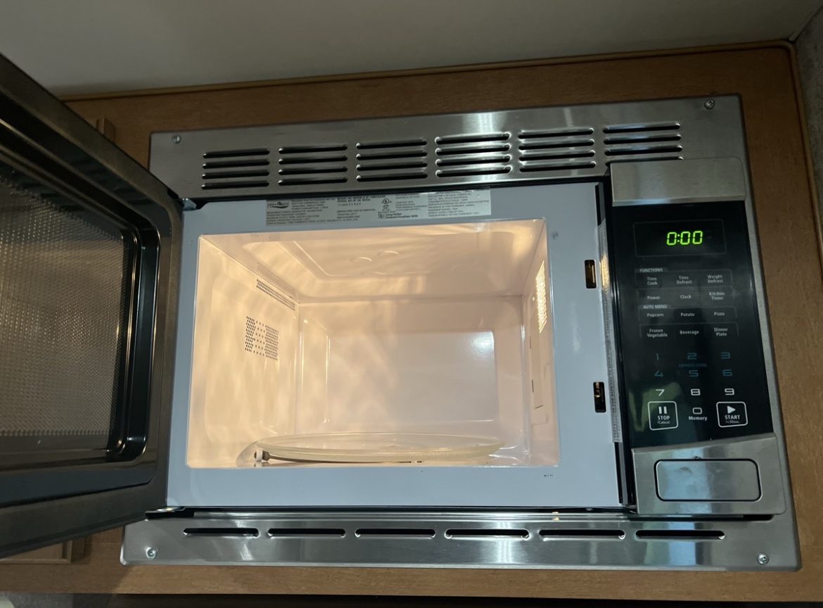 2019 Alpine Adventure Camper - Image 17