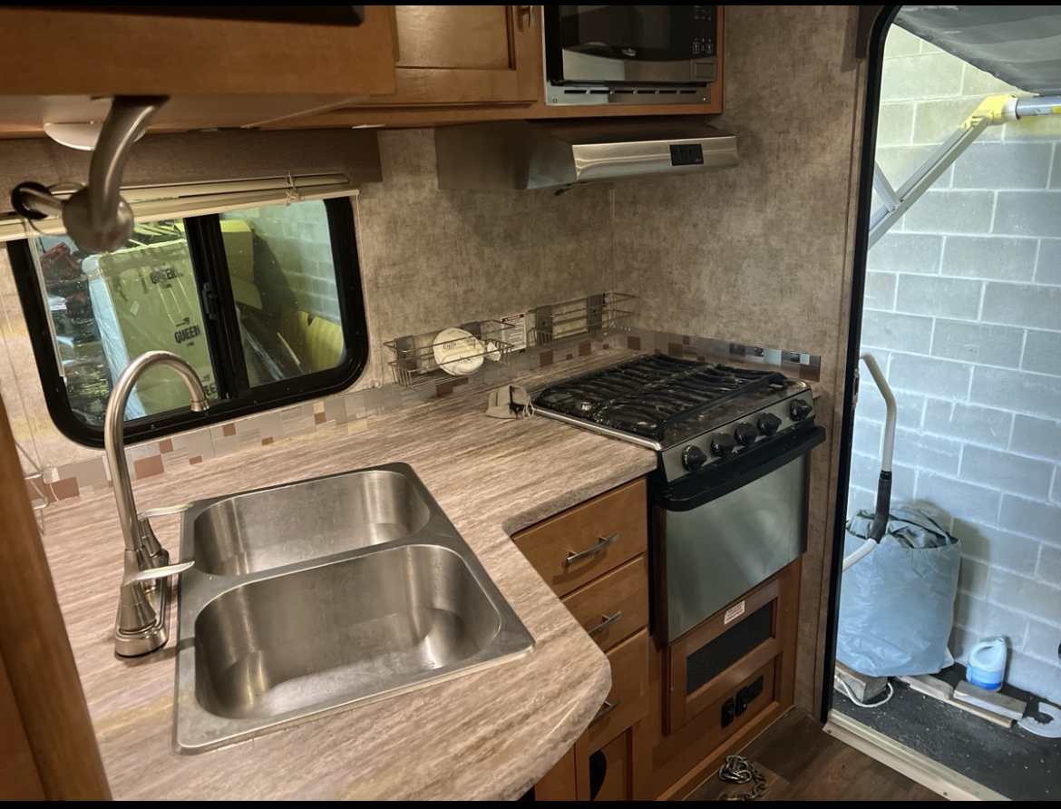 2019 Alpine Adventure Camper - Image 10