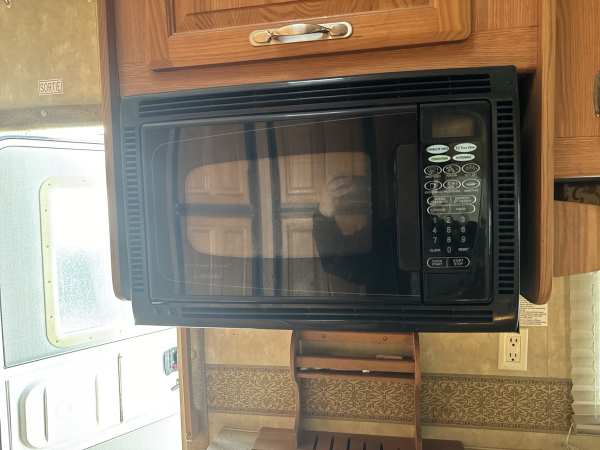 2008 Forest River Cardinal 35SB - Image 17