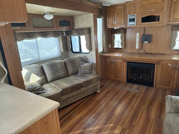 2008 Forest River Cardinal 35SB - Image 7