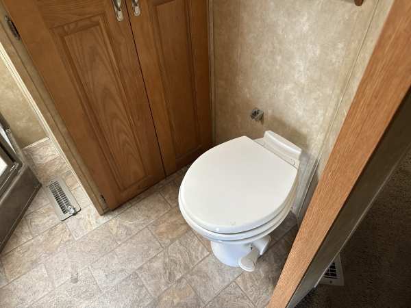 2008 Forest River Cardinal 35SB - Image 28