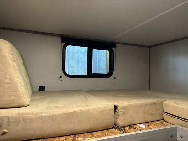 2022 Coleman Lantern 295 Travel Trailer - Image 23