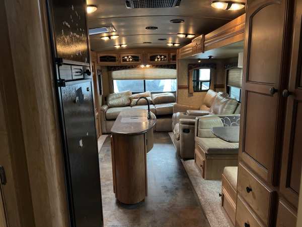 2015 Crossroad Sunset 32RL - Image 10