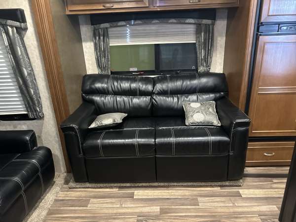 2017 Highland Ridge Open Range 316RLS - Image 13