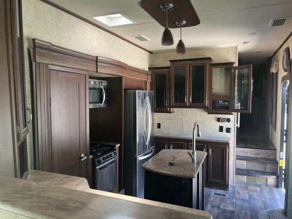 2016 Forest River Sandpiper 389RD - Image 8