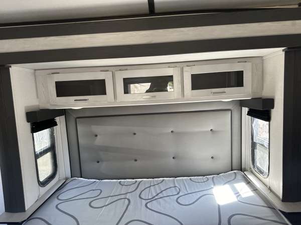 2022 Keystone Sprinter LTD 333FKS - Image 22