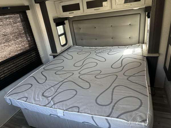 2022 Keystone Sprinter LTD 333FKS - Image 21