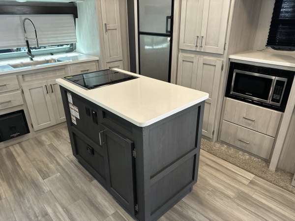 2022 Keystone Sprinter LTD 333FKS - Image 12