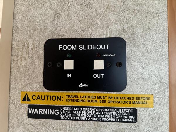 2007 Winnebago Motorhome - Image 29