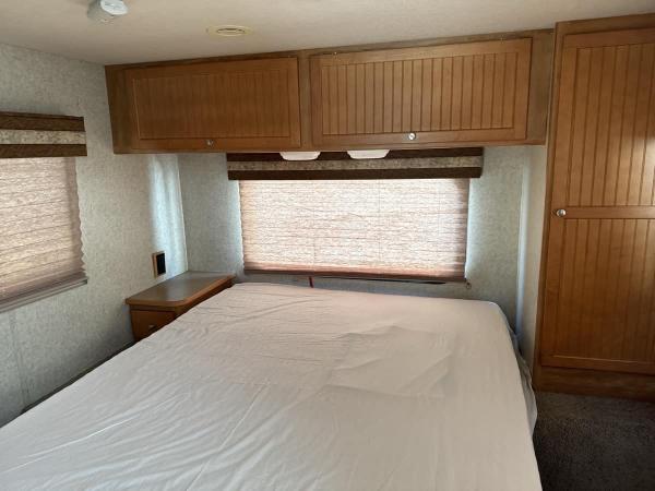 2007 Winnebago Motorhome - Image 16