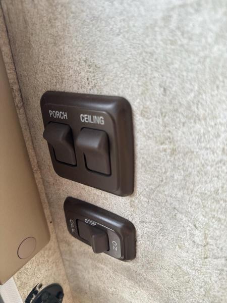 2007 Winnebago Motorhome - Image 31