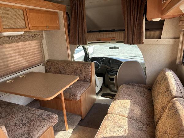 2007 Winnebago Motorhome - Image 11