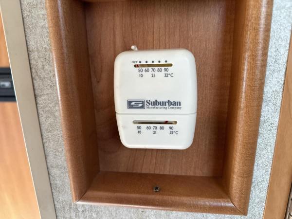 2007 Winnebago Motorhome - Image 32