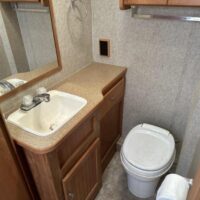 2007 Winnebago Motorhome - Image 22