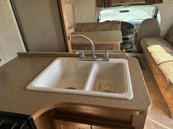 2007 Winnebago Motorhome - Image 15