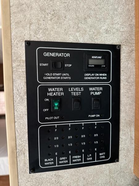 2007 Winnebago Motorhome - Image 30