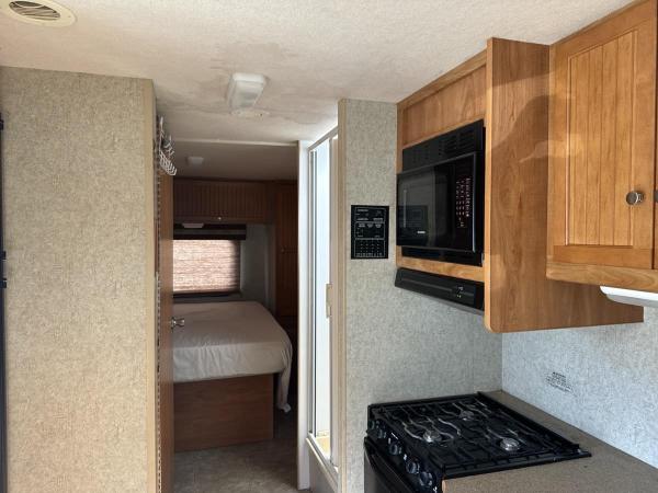 2007 Winnebago Motorhome - Image 13