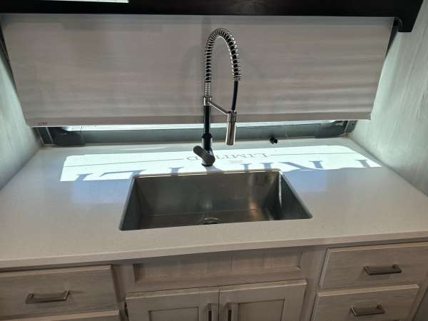 2022 Keystone Sprinter LTD 333FKS - Image 15