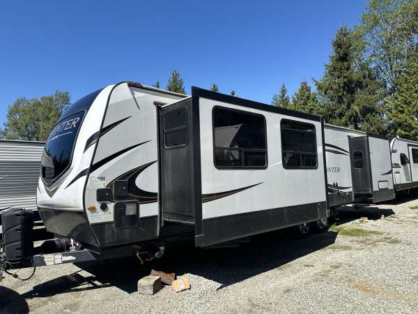 2022 Keystone Sprinter LTD 333FKS - Image 4