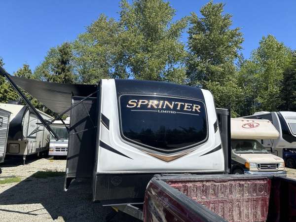 2022 Keystone Sprinter LTD 333FKS - Image 3