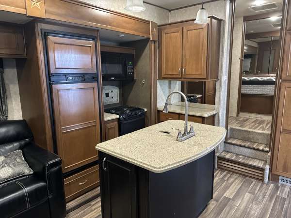 2017 Highland Ridge Open Range 316RLS - Image 9