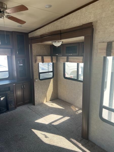 2016 Forest River Sandpiper 389RD - Image 9
