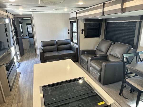 2022 Keystone Sprinter LTD 333FKS - Image 9