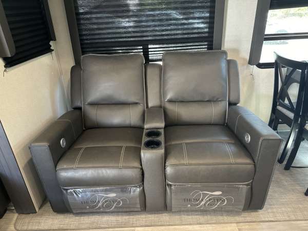 2022 Keystone Sprinter LTD 333FKS - Image 13