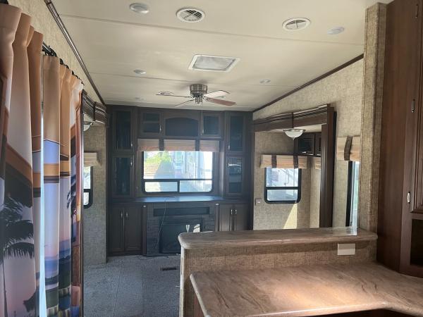 2016 Forest River Sandpiper 389RD - Image 13