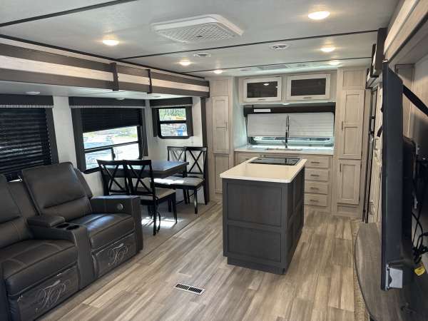 2022 Keystone Sprinter LTD 333FKS - Image 8